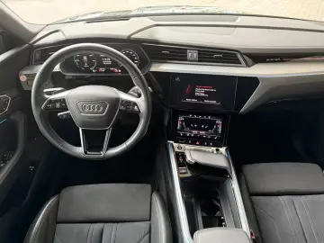 Q8 Sportback e-tron 50 quattro advanced