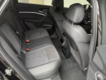 Q8 Sportback e-tron 50 quattro advanced