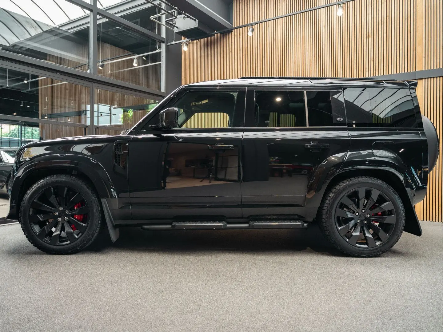 Land Rover Defender Urban Automotive WIDE TRACK P300e HSE D