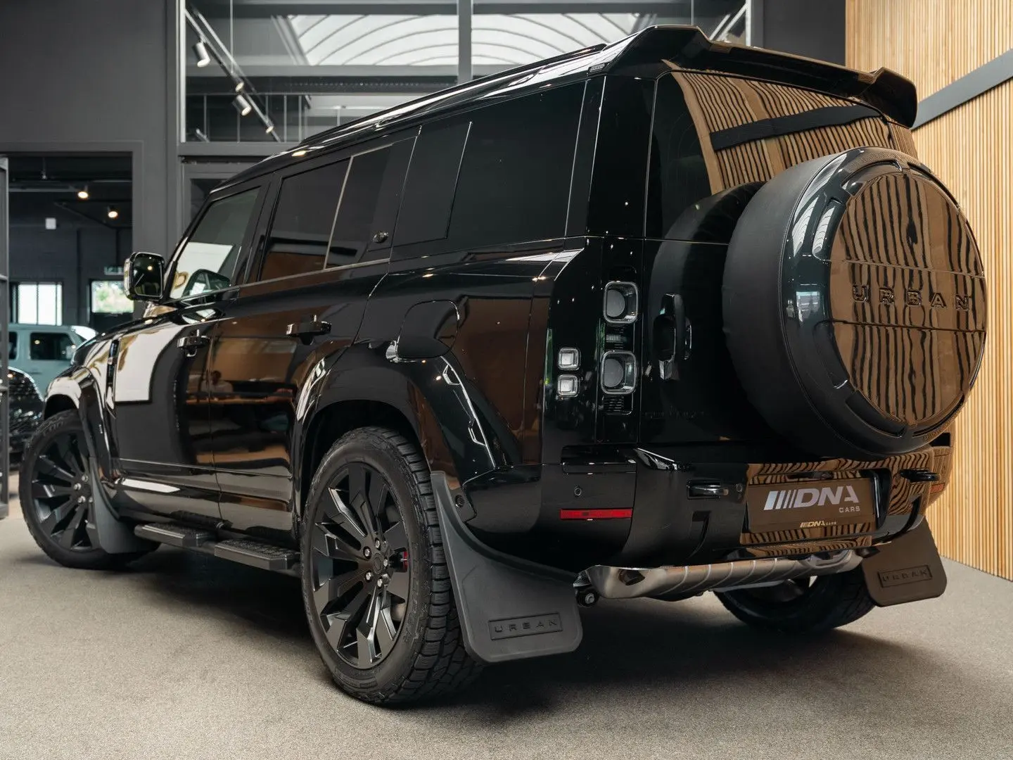 Land Rover Defender Urban Automotive WIDE TRACK P300e HSE D