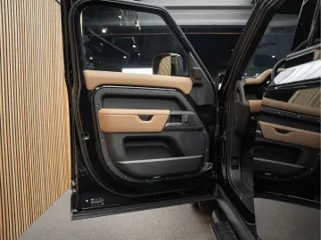 Land Rover Defender Urban Automotive WIDE TRACK P300e HSE D