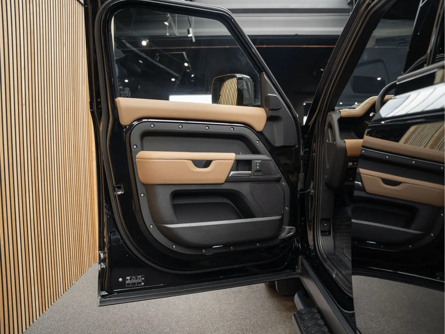 Land Rover Defender Urban Automotive WIDE TRACK P300e HSE D