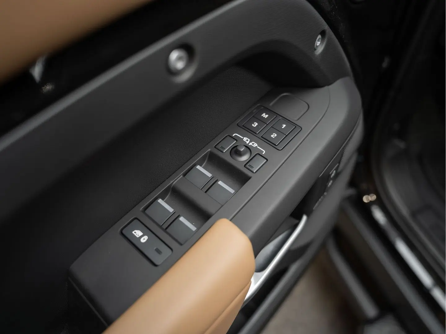 Land Rover Defender Urban Automotive WIDE TRACK P300e HSE D
