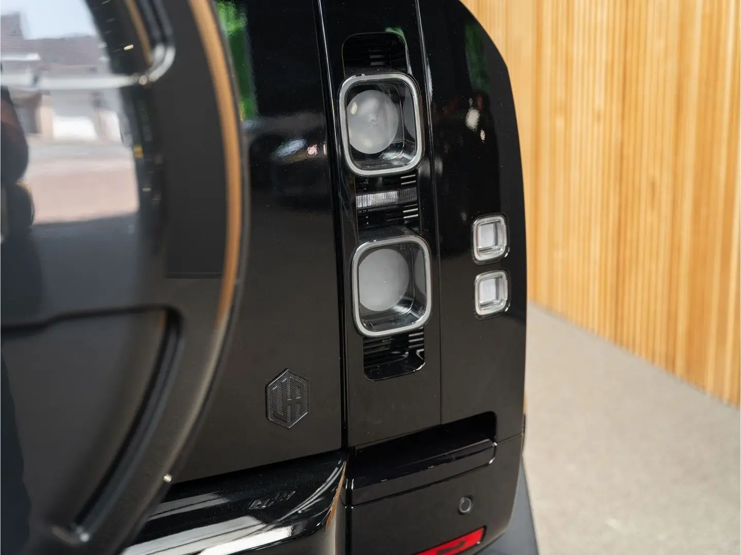 Land Rover Defender Urban Automotive WIDE TRACK P300e HSE D