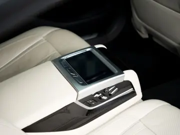 745Le xDrive Bowers & Wilkins/HUD/360