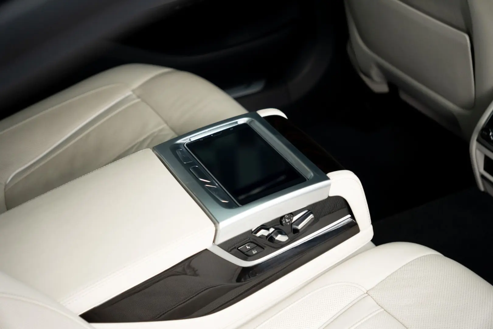 745Le xDrive Bowers & Wilkins/HUD/360