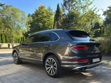 Bentayga 4.0V8  Bentayga EWB Azure First Edition