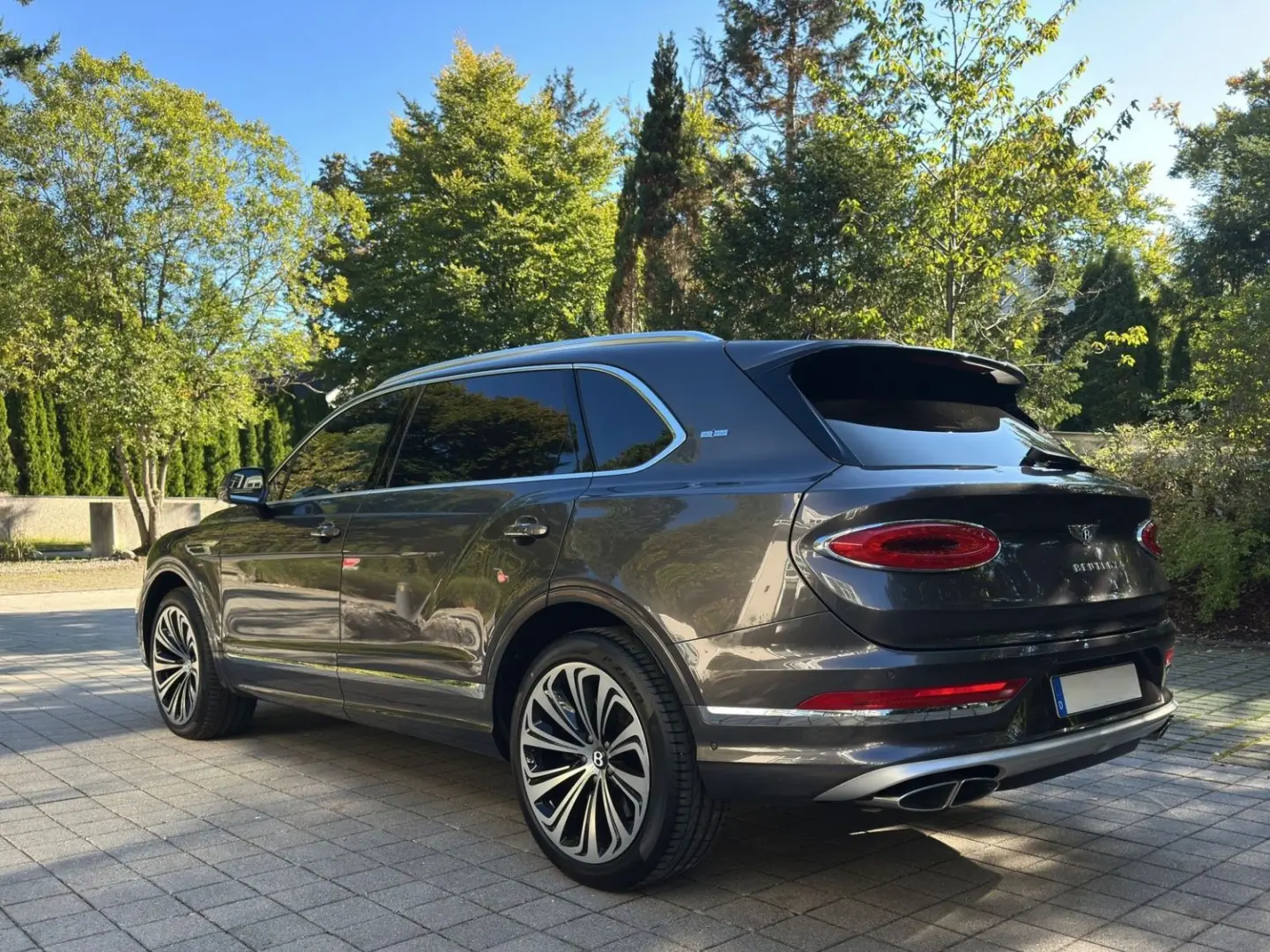 Bentayga 4.0V8  Bentayga EWB Azure First Edition
