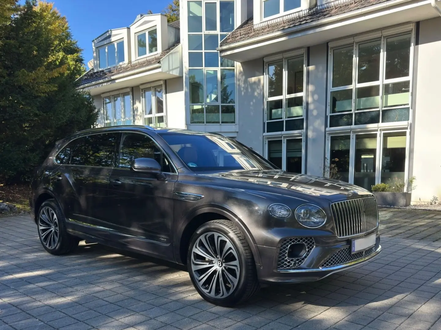 Bentayga 4.0V8  Bentayga EWB Azure First Edition