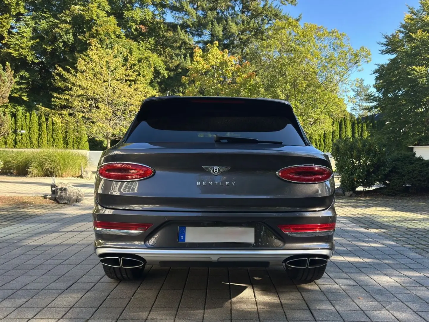 Bentayga 4.0V8  Bentayga EWB Azure First Edition