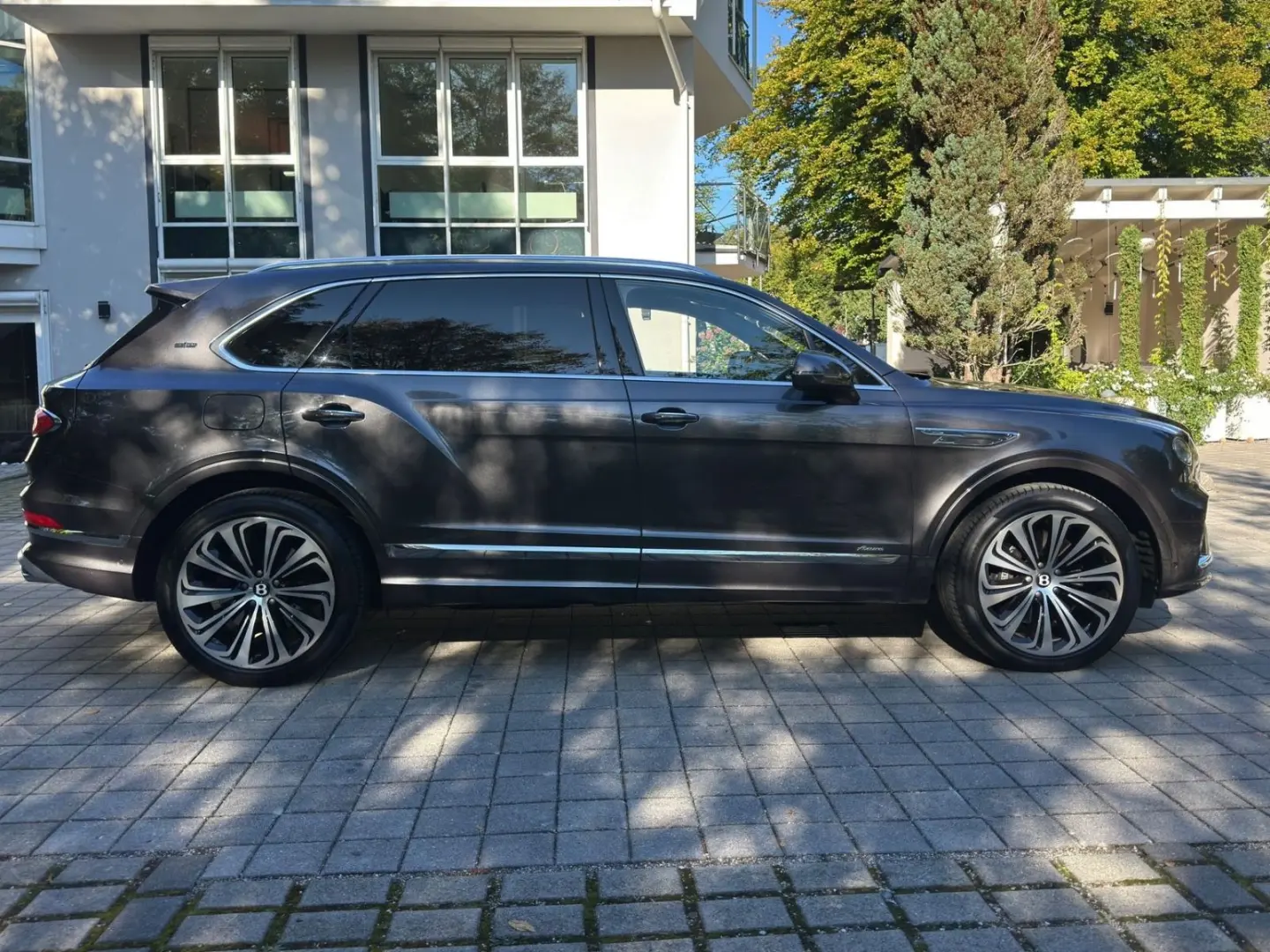 Bentayga 4.0V8  Bentayga EWB Azure First Edition