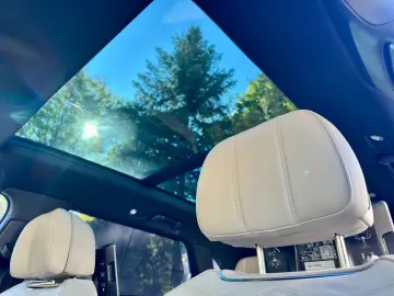 Bentayga 4.0V8  Bentayga EWB Azure First Edition