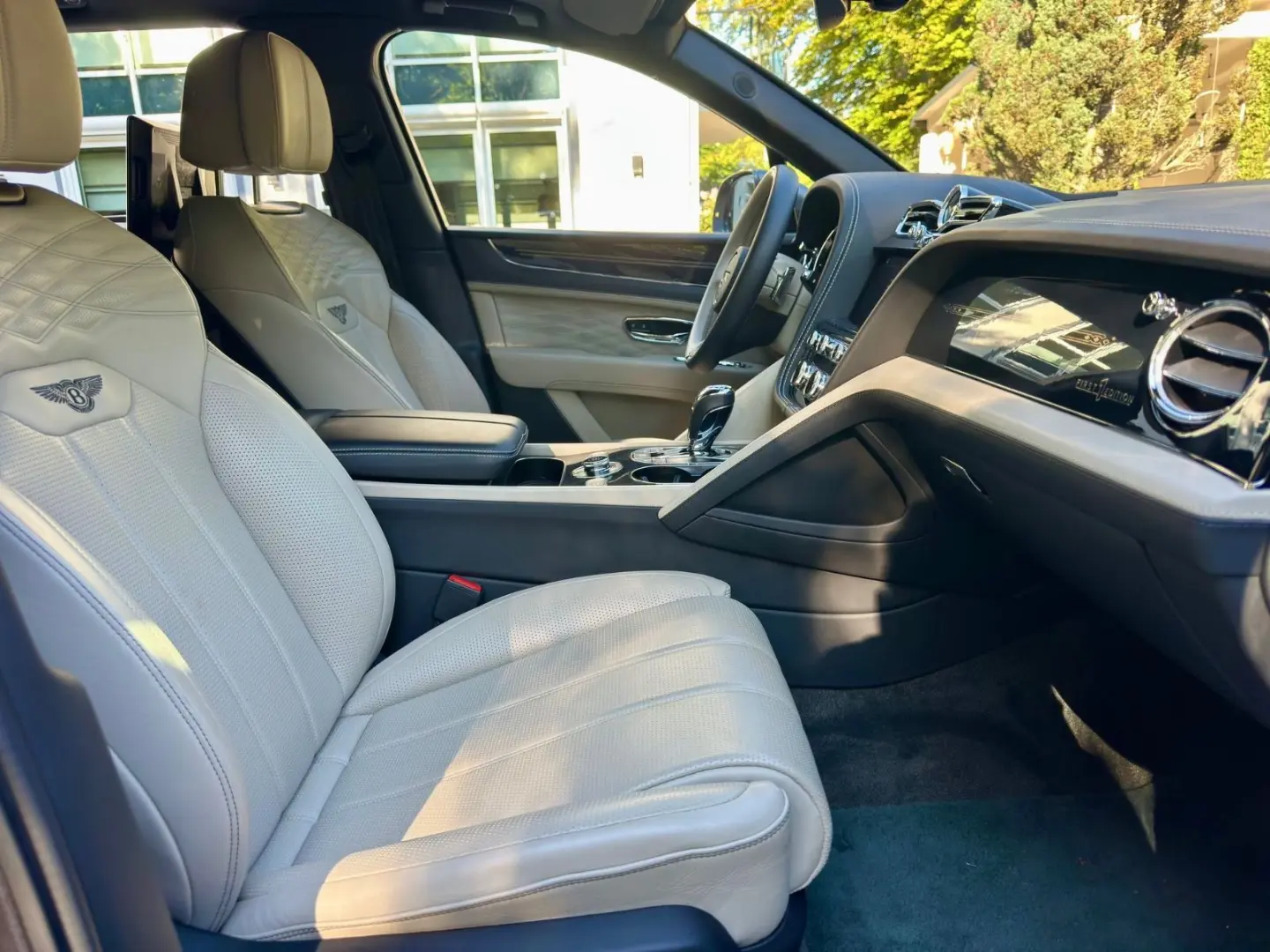 Bentayga 4.0V8  Bentayga EWB Azure First Edition