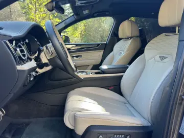 Bentayga 4.0V8  Bentayga EWB Azure First Edition
