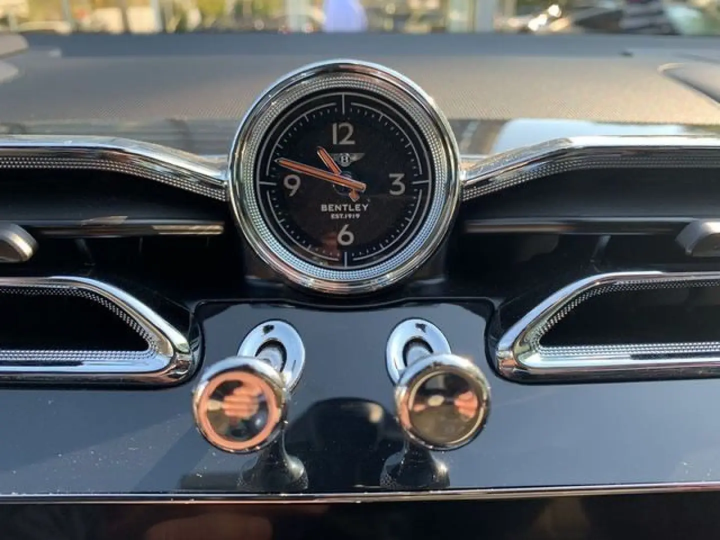 Bentayga 4.0V8  Bentayga EWB Azure First Edition