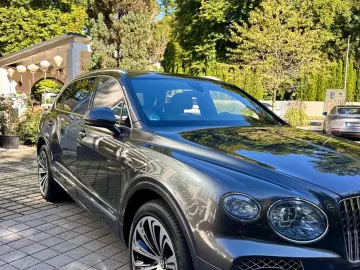 Bentayga 4.0V8  Bentayga EWB Azure First Edition