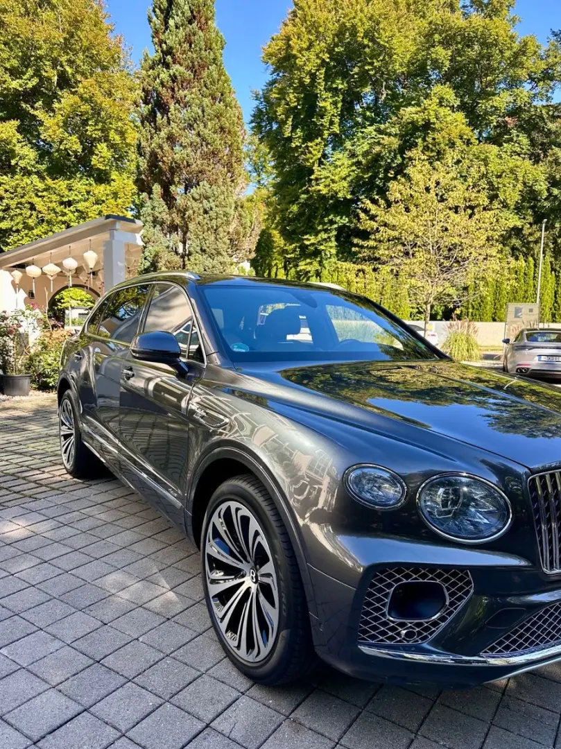 Bentayga 4.0V8  Bentayga EWB Azure First Edition