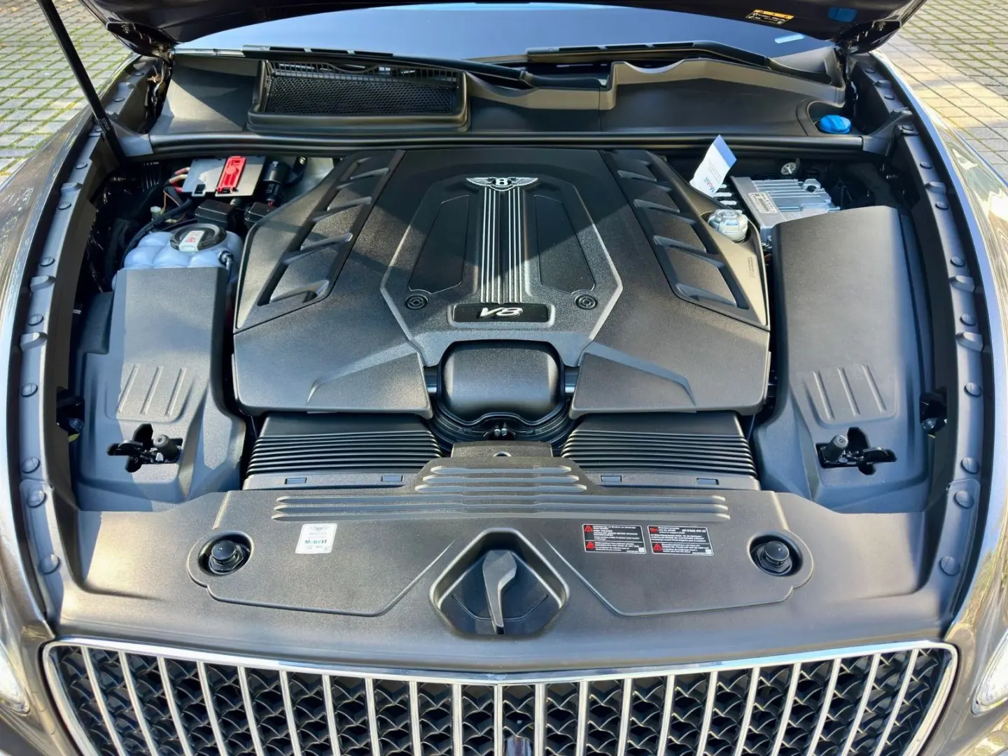 Bentayga 4.0V8  Bentayga EWB Azure First Edition