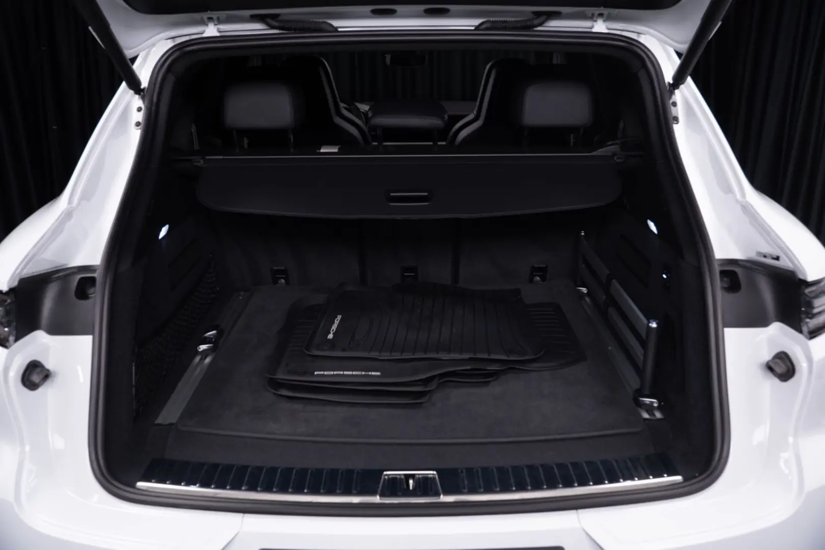 Cayenne E-Hybrid SportDesign*Sitzbel.*Pano*SoftC