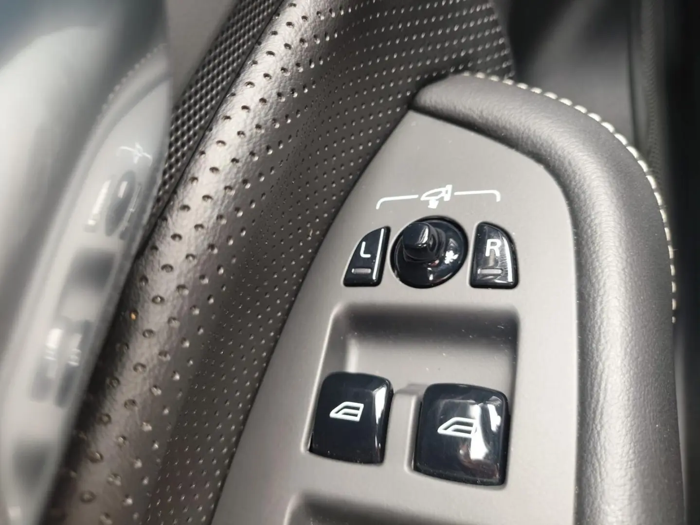 XC90 D5 R-Design AWD STHZ Pano H&K