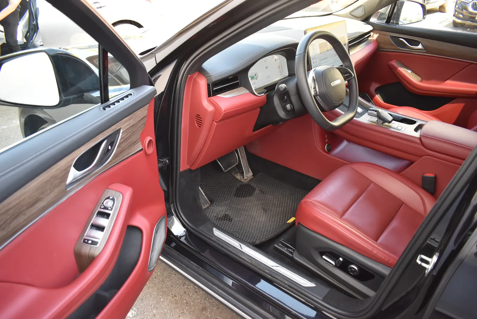 SERES 5 EV- Coupe Sport SUV - 100% electric