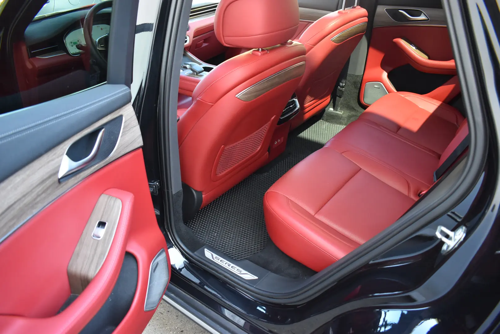 SERES 5 EV- Coupe Sport SUV - 100% electric