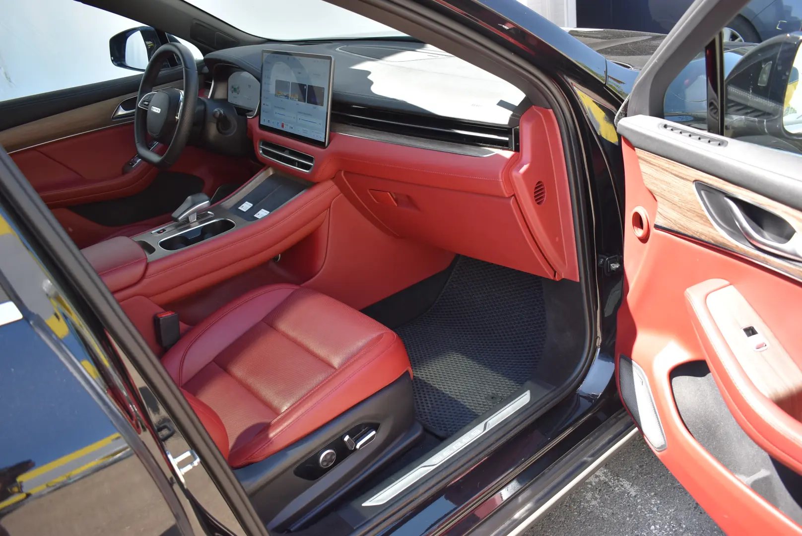 SERES 5 EV- Coupe Sport SUV - 100% electric