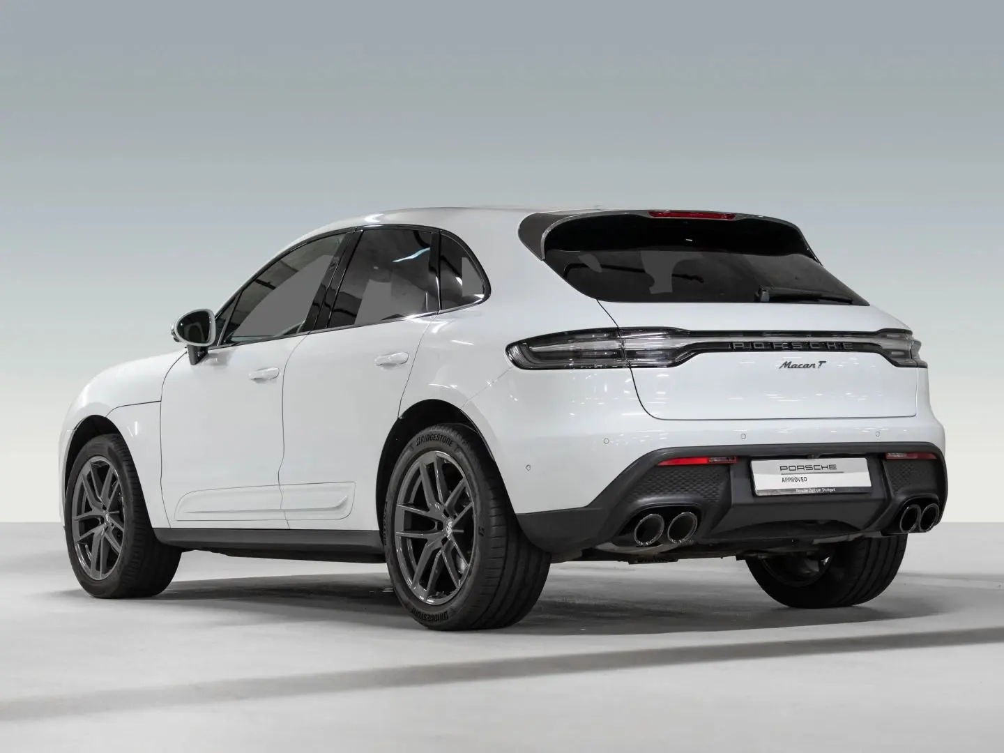 Macan T