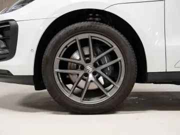 Macan T