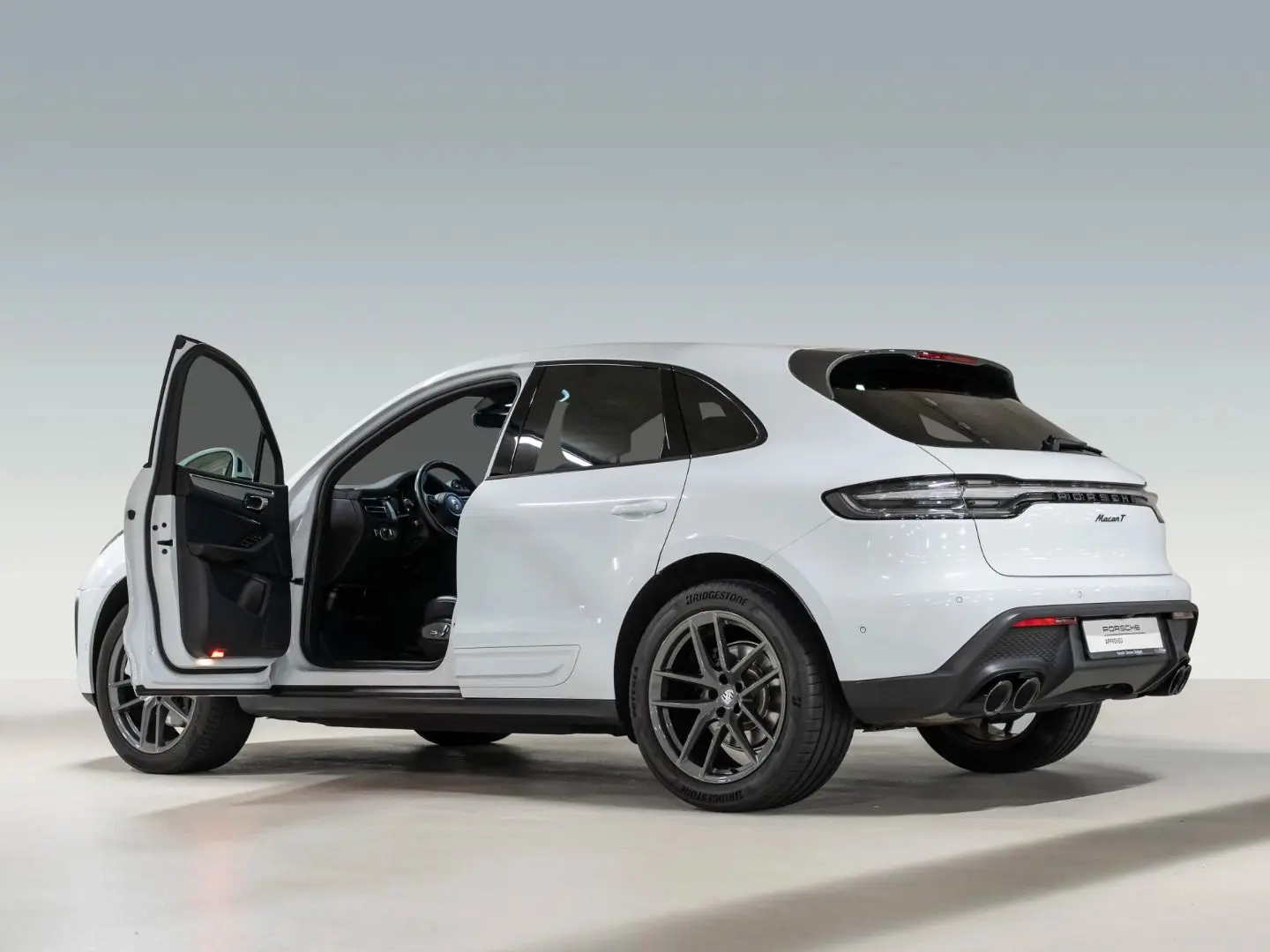Macan T