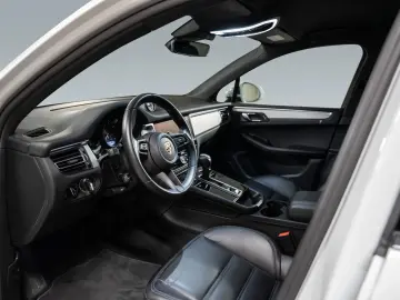 Macan T