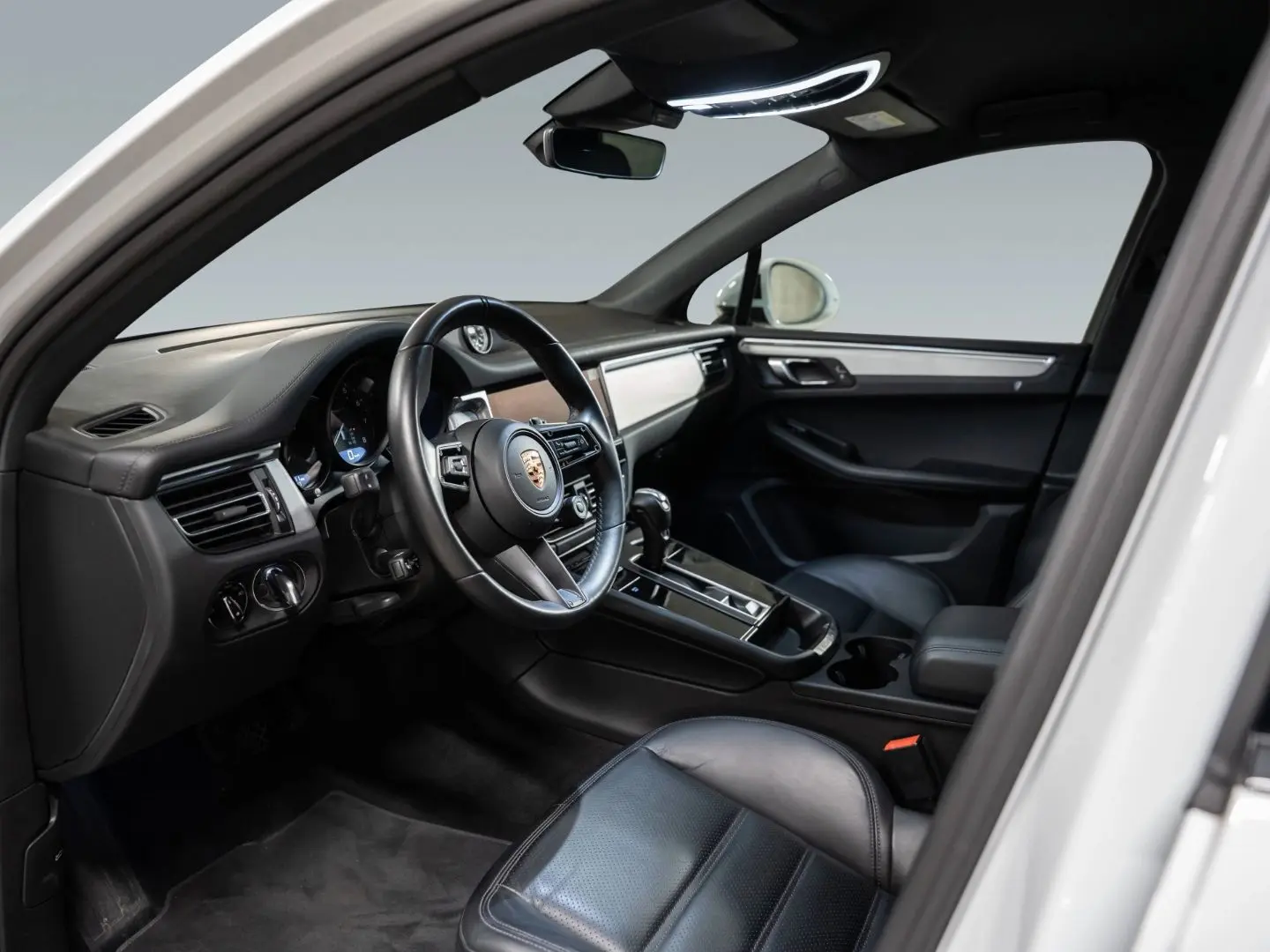 Macan T