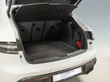 Macan T