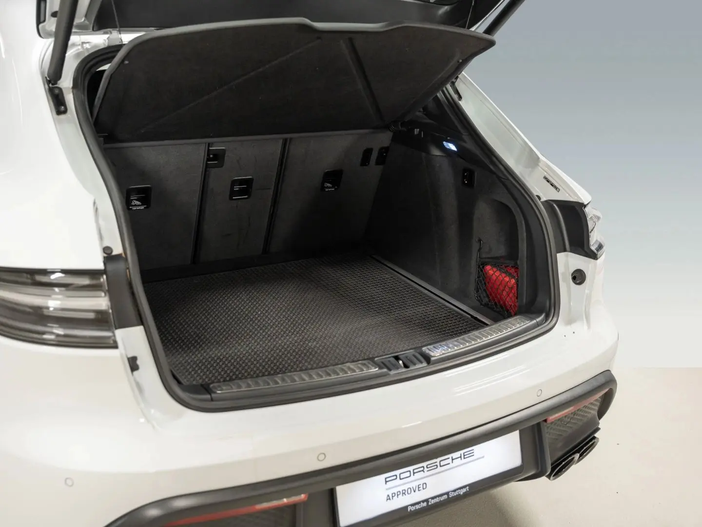Macan T