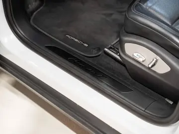 Macan T