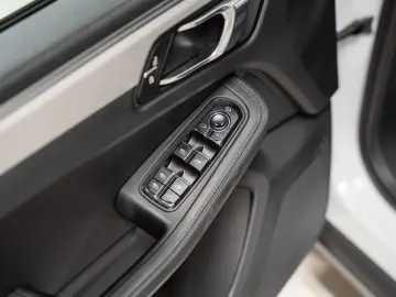 Macan T