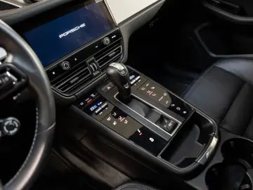 Macan T