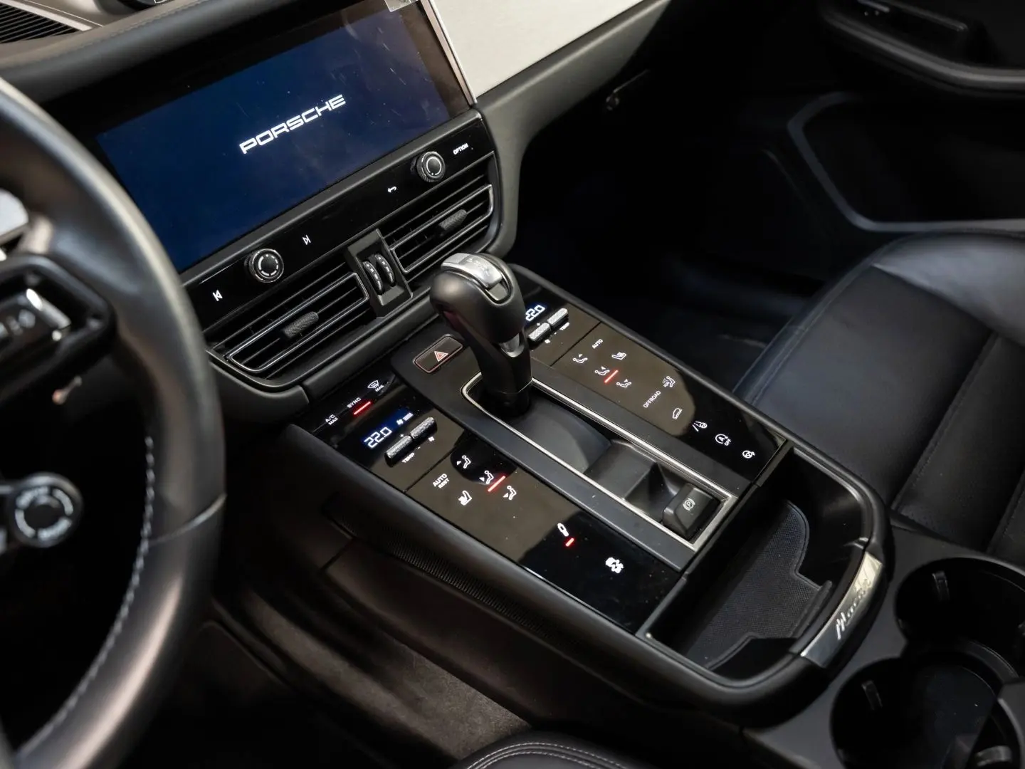 Macan T