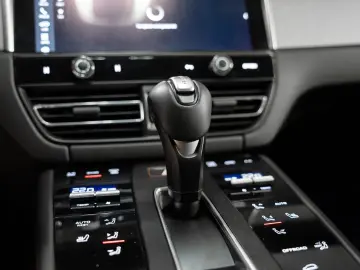 Macan T