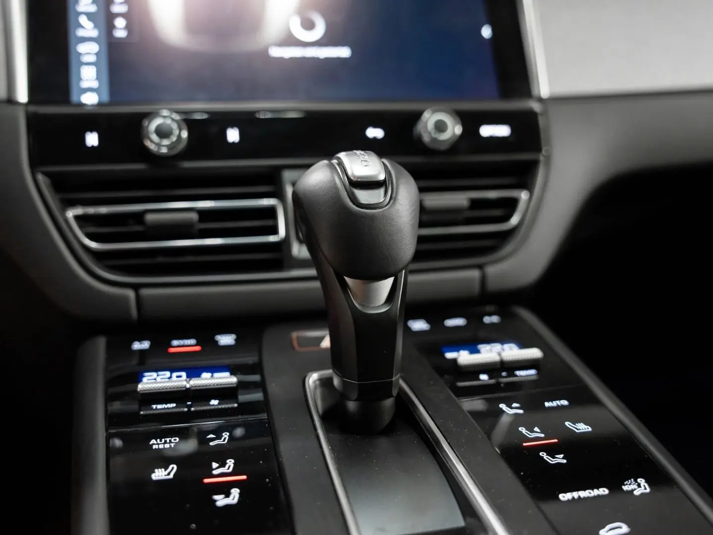 Macan T