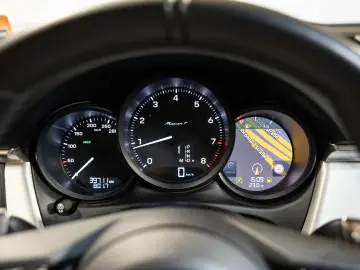 Macan T