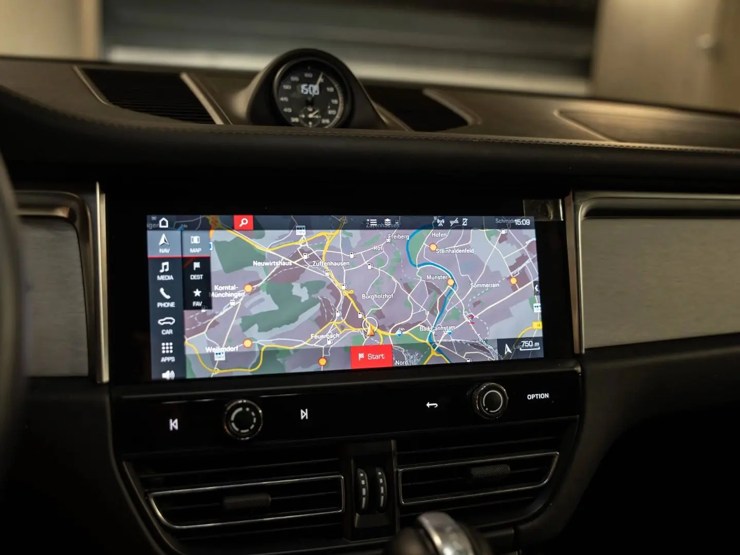 Macan T