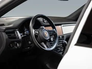Macan T