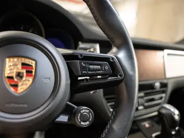 Macan T