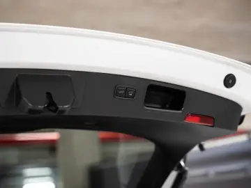 Macan T