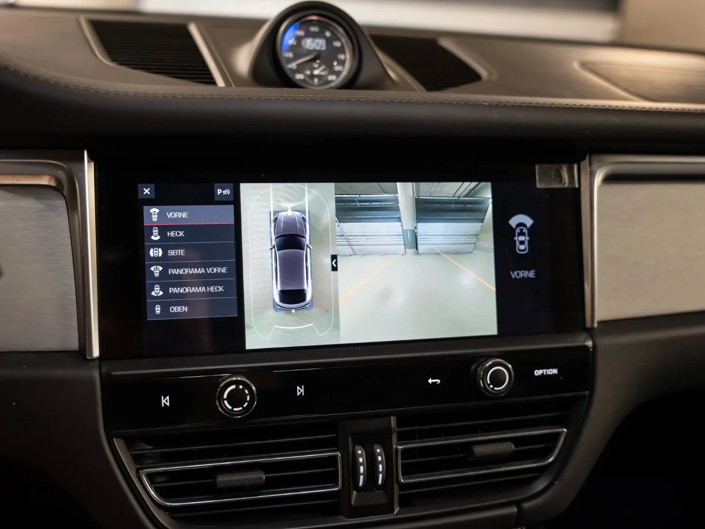 Macan T