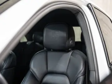 Macan T