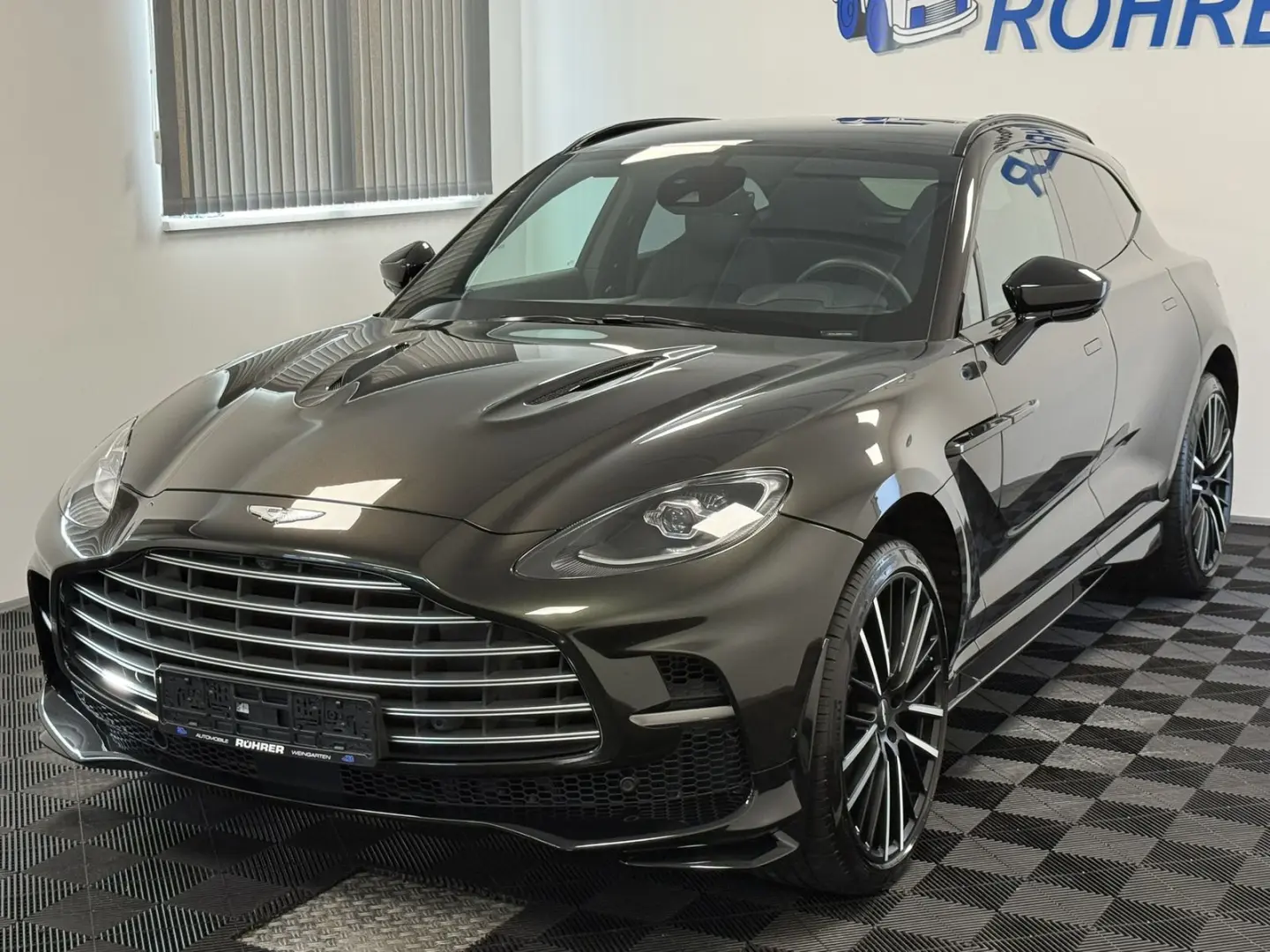 Aston Martin  DBX 707 / Minotaur Green