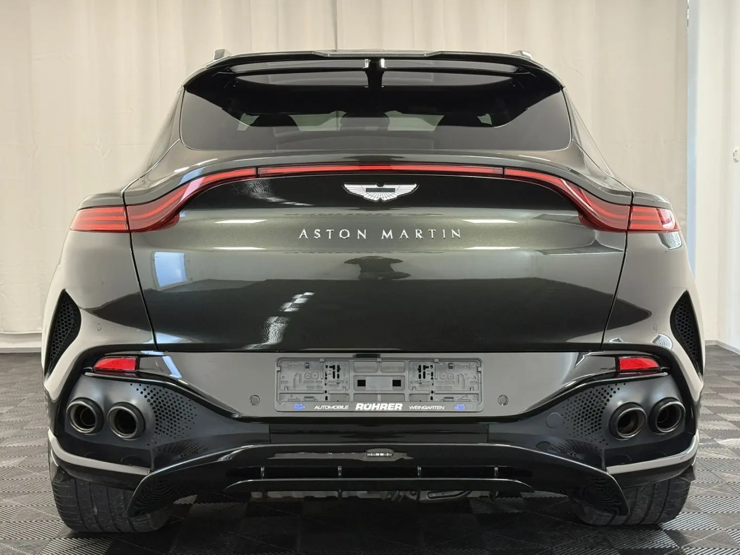 Aston Martin  DBX 707 / Minotaur Green