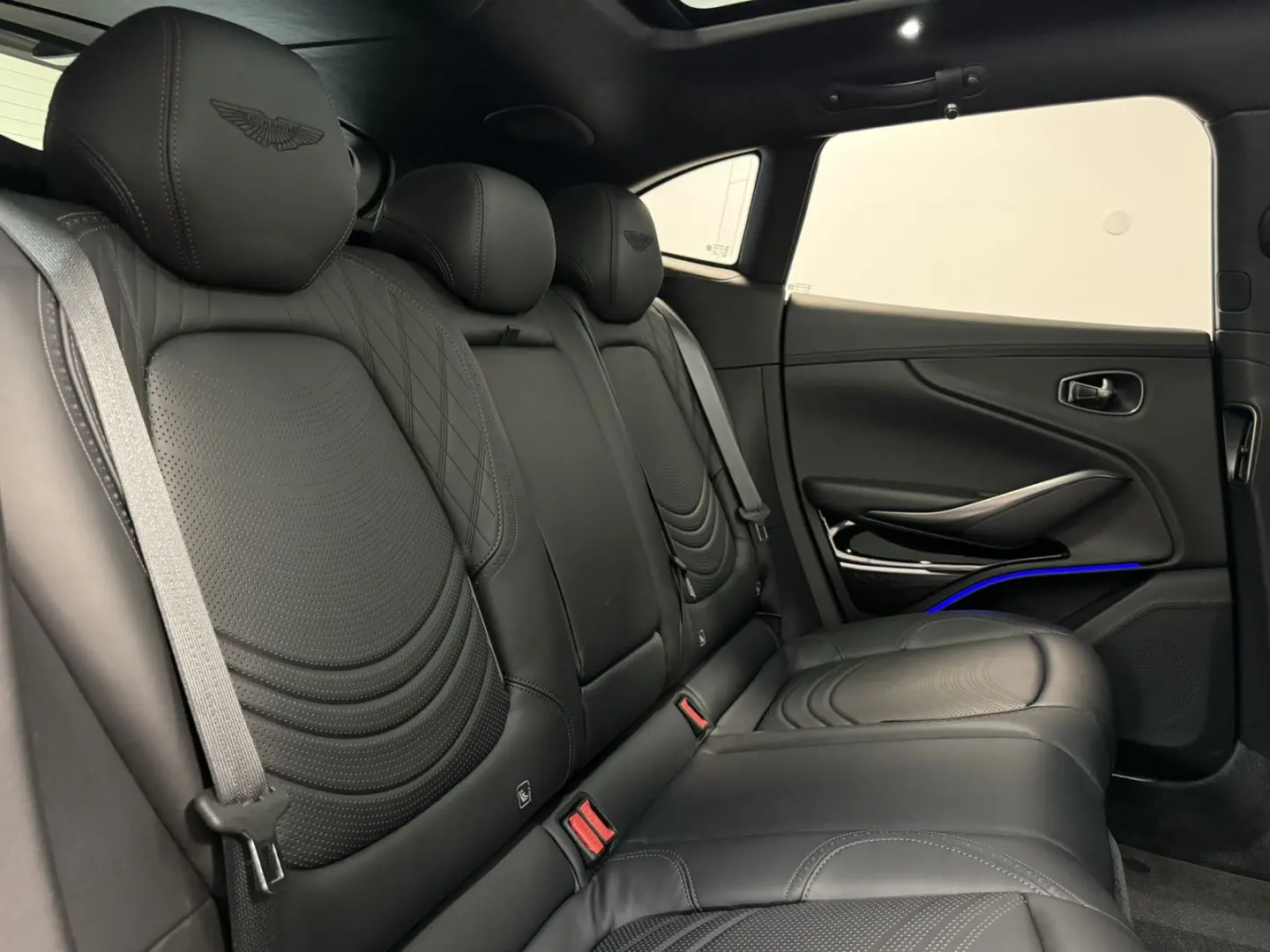 Aston Martin  DBX 707 / Minotaur Green